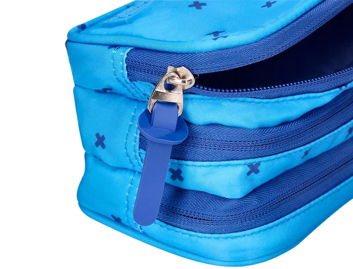Liderpapel Estuche Portatodo Multibolsillo 3 Cremalleras Azul Cruces A Juego Con Mochila