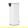 Brabantia Basura de Pedal Newicon 30 Litros Blanco, Cubo con Tapa a Pedal y Sistema de Cierre Suave, Capacidad 30 L, 30 cm de Diámetro, Ideal para Cocina