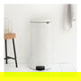 Brabantia Basura de Pedal Newicon 30 Litros Blanco, Cubo con Tapa a Pedal y Sistema de Cierre Suave, Capacidad 30 L, 30 cm de Diámetro, Ideal para Cocina
