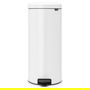 Brabantia Basura de Pedal Newicon 30 Litros Blanco, Cubo con Tapa a Pedal y Sistema de Cierre Suave, Capacidad 30 L, 30 cm de Diámetro, Ideal para Cocina