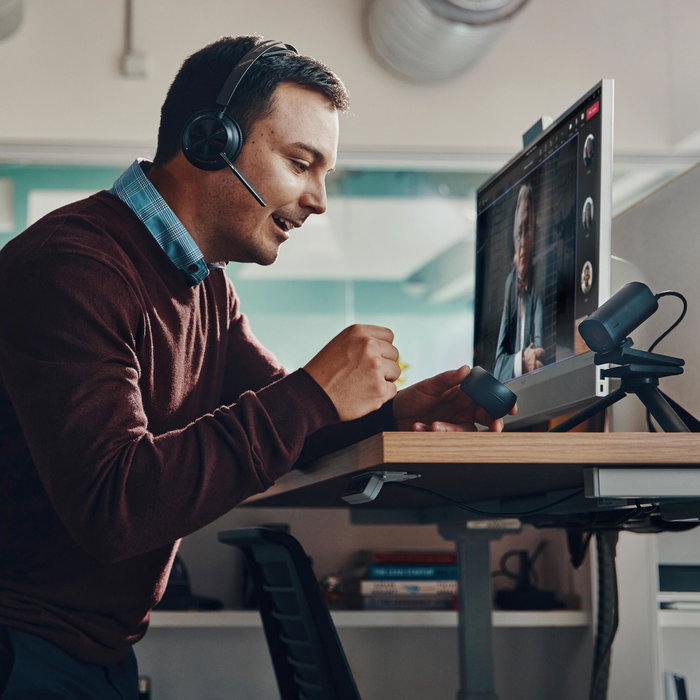 HP Poly Voyager Focus 2 USB-C Negro con Base de Carga y Adaptador USB-C/A HP Poly Voyager Focus 2 USB-C Negro con Base de Carga y Adaptador USB-C/A