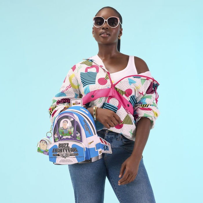 Loungefly Pixar Encantos del Bolso Mystery Box Expositor (15)