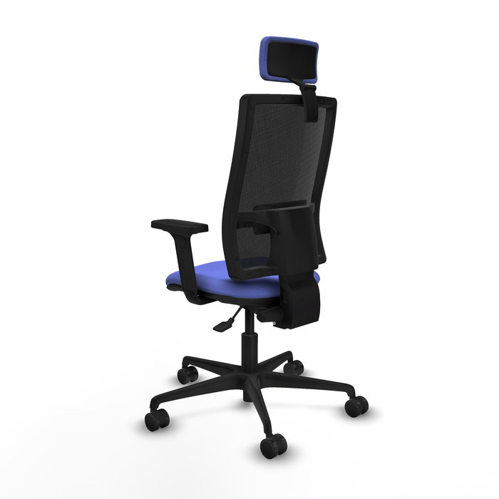 Silla de oficina Bormate con mecanismo Asincro tapizada con Tela color Azul claro y malla color Negro. Equipada con lumbar 1D, Brazos 2D, Cabecero 2D y Ruedas 65mm nailon