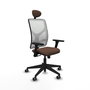 Silla de oficina Motilla con mecanismo Sincro tapizada con Tela color Marrón oscuro y malla color Blanco. Equipada con lumbar 1D, Brazos 3D, Cabecero Fijo y Ruedas 65 mm parqué