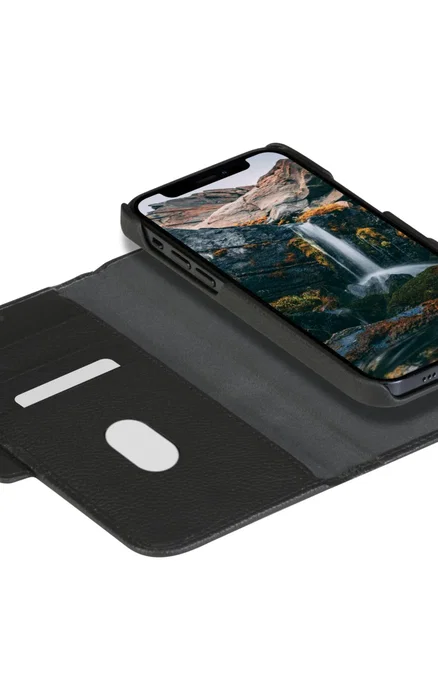 dbramante1928 New York Funda cartera magnética con tapa desmontable, cuero Saffiano negro noche, bolsillos para tarjetas, compatible con Apple iPhone 13 Pro Max