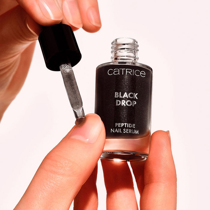 Catrice BLACK DROP Sérum para Uñas con Péptidos de Arándano, Glicerina y Pantenol, 8 ml - Tratamiento Nutritivo y Fortalecedor