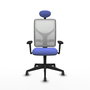 Silla de oficina Motilla con mecanismo Sincro tapizada con Tela color Azul claro y malla color Blanco. Equipada con lumbar 1D, Brazos 3D, Cabecero Fijo y Ruedas 65 mm parqué