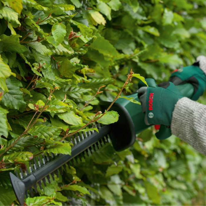 Bosch EASYHEDGECUT 18V-52-13 Cortasetos a batería con cuchilla de 52 cm
