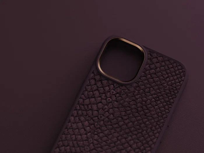 byELEMENTS Funda Njord para iPhone 14 con MagSafe - Piel de Salmón Reciclada, Color Rojo Rust, Protección MIL-STD-810H para pantalla de 15.5 cm (6.1")