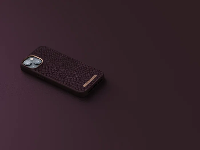 byELEMENTS Funda Njord para iPhone 14 con MagSafe - Piel de Salmón Reciclada, Color Rojo Rust, Protección MIL-STD-810H para pantalla de 15.5 cm (6.1")