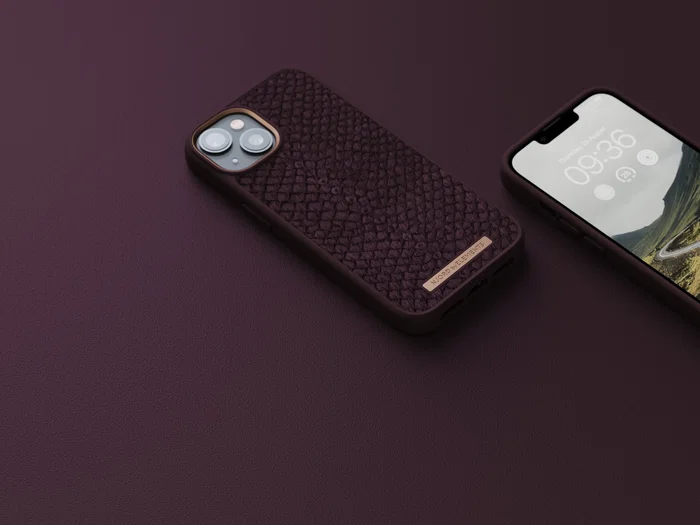 byELEMENTS Funda Njord para iPhone 14 con MagSafe - Piel de Salmón Reciclada, Color Rojo Rust, Protección MIL-STD-810H para pantalla de 15.5 cm (6.1")