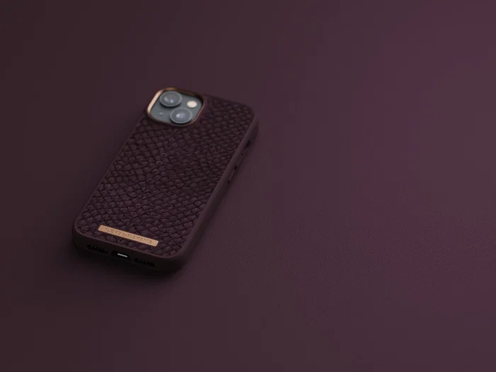 byELEMENTS Funda Njord para iPhone 14 con MagSafe - Piel de Salmón Reciclada, Color Rojo Rust, Protección MIL-STD-810H para pantalla de 15.5 cm (6.1")