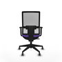 Silla de oficina Horna con mecanismo Sincro/Traslack tapizada con Tela color Lila y malla color Blanco. Equipada con lumbar 1D, Brazos 1D y Ruedas 65 mm parqué