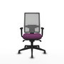 Silla de oficina Horna con mecanismo Sincro tapizada con Similpiel color Morado y malla color Gris. Equipada con lumbar 1D, Brazos 1D y Ruedas 65 mm parqué