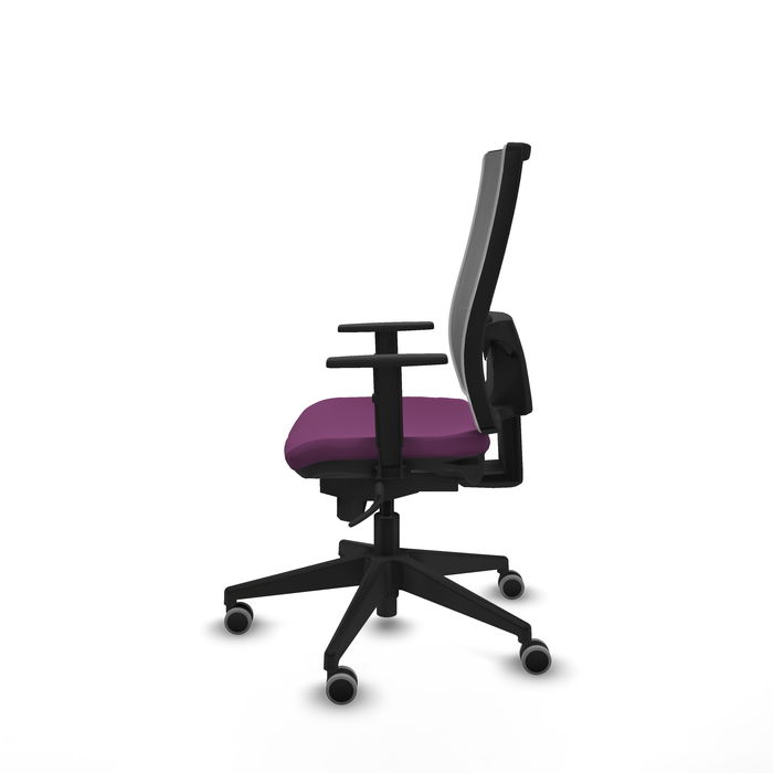 Silla de oficina Horna con mecanismo Sincro tapizada con Similpiel color Morado y malla color Gris. Equipada con lumbar 1D, Brazos 1D y Ruedas 65 mm parqué