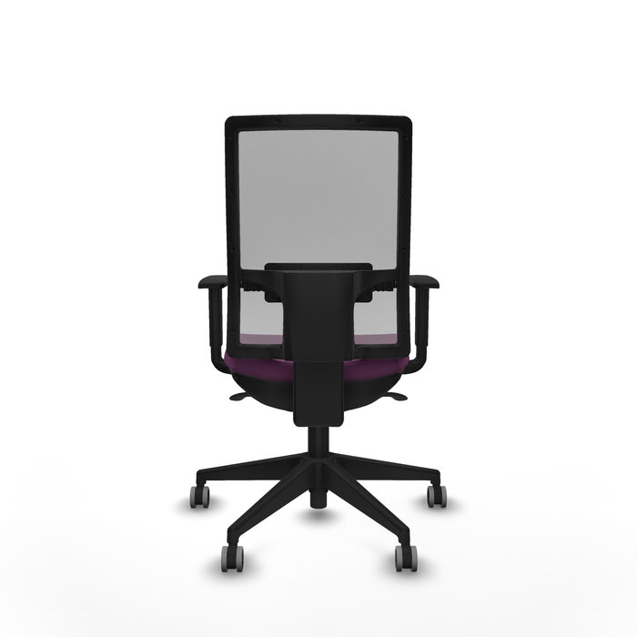 Silla de oficina Horna con mecanismo Sincro tapizada con Similpiel color Morado y malla color Gris. Equipada con lumbar 1D, Brazos 1D y Ruedas 65 mm parqué