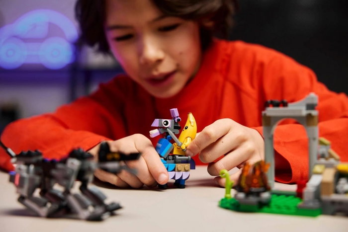LEGO Fortnite Campamento de Banano y Bujía 77075