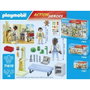 Playmobil Action Pediatra con osito de peluche.