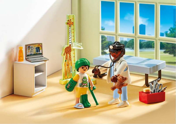 Playmobil Action Pediatra con osito de peluche. Playmobil Action Pediatra con osito de peluche.