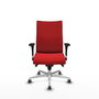 Silla Albacete confidente con mecanismo Sincro tapizada con Similpiel color Rojo. Equipada con Base aluminio, Brazos 1D y Ruedas 65 mm parqué
