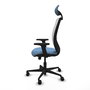 Silla de oficina Zulema con mecanismo Sincro tapizada con Tela color Azul cielo y malla color Blanco. Equipada con lumbar 1D, Brazos 2D, Cabecero Fijo y Ruedas 65mm nailon