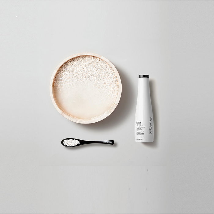 Shu Uemura IZUMI TONIC Strengthening Shampoo System Champú Fortalecedor con Agua de Arroz - 300 ml Shu Uemura IZUMI TONIC Strengthening Shampoo System Champú Fortalecedor con Agua de Arroz - 300 ml