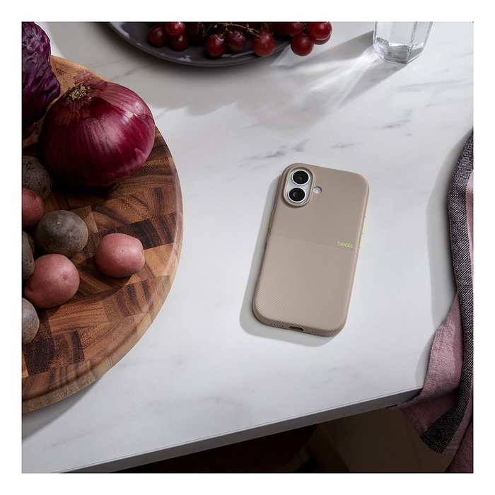 Apple MGK04LL/A Funda para iPhone 17 con MagSafe y Control de Cámara, Color Gris Alpino