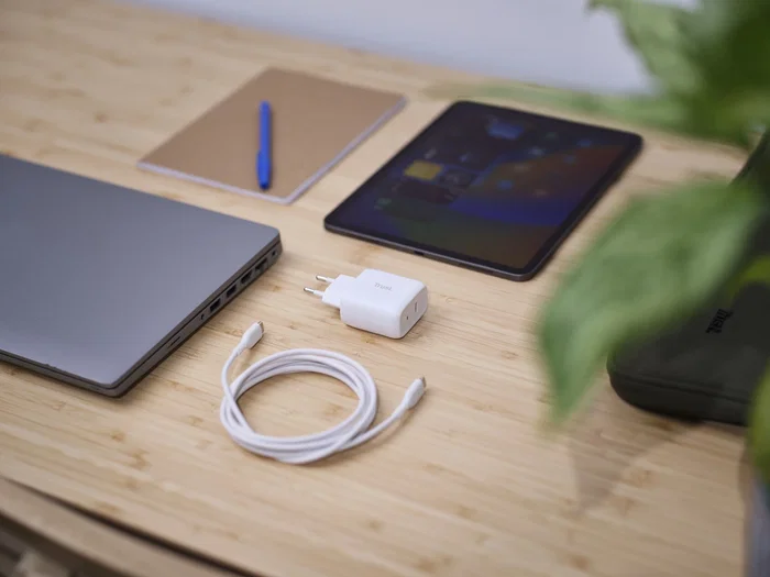 Trust Maxo Cargador de Pared USB-C 45W, Cargador Rápido con Cable 2m, 1 Puerto USB-C PD 3.0, Universal, Blanco, Fabricado con 75% Materiales Reciclados