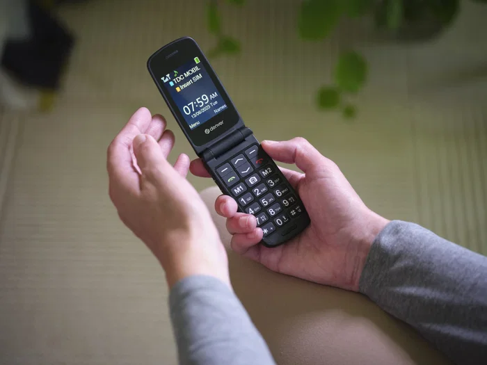 Denver BAS-24600L Móvil para Personas Mayores 4G Negro - Teléfono con Tapa, Pantalla 2.4", Cámara 0.3 MP, Bluetooth, Radio FM, Batería 900 mAh