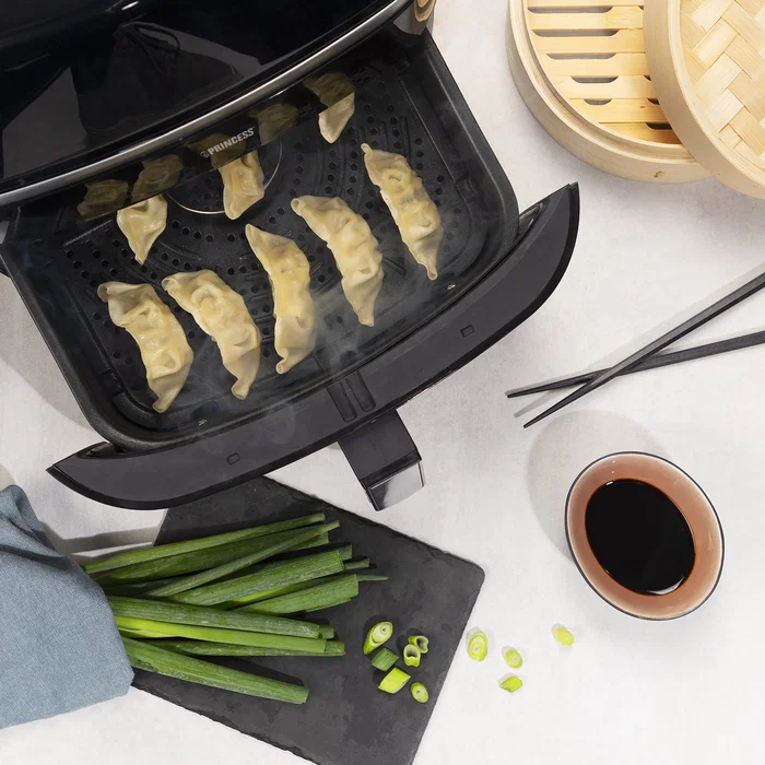 Princess 182080 Freidora de Aire Caliente 2 en 1 sin Aceite + Vaporera, 6.5 Litros 1700W, Panel Digital Táctil con 8 Programas Predefinidos, Color Negro