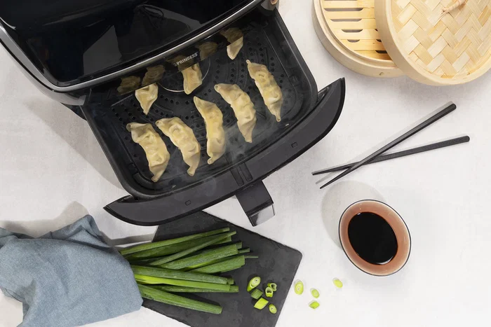 Princess 182080 Freidora de Aire Caliente 2 en 1 sin Aceite + Vaporera, 6.5 Litros 1700W, Panel Digital Táctil con 8 Programas Predefinidos, Color Negro