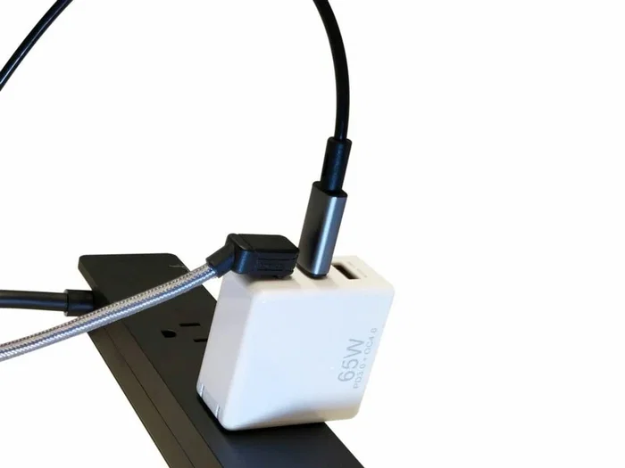 Equip Cable USB-C 128422 2m USB4/3.2 Gen2x2 M-M, 20Gbps, Power Delivery 240W, 4K@60Hz, Color Plata, Cable en Malla con Conector Acodado