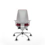 Silla de oficina Elche con mecanismo Asincro tapizada con Tela color Granate. Equipada con Base cromada, Reposabrazos blancos y Ruedas 65 mm parqué