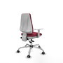 Silla de oficina Elche con mecanismo Asincro tapizada con Tela color Granate. Equipada con Base cromada, Reposabrazos blancos y Ruedas 65 mm parqué