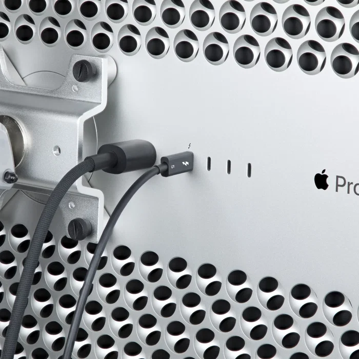 StarTech TBLT5MM80CM240W Cable Thunderbolt 5 USB-C 0.8 m Negro - 80 Gbps con Modo Boost 120 Gbps, Carga 240W, Soporte Vídeo 8K 60Hz, Certificado, Compatible MacBook Pro M4