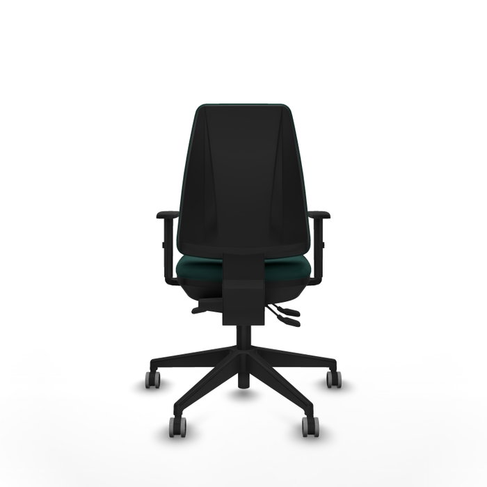 Silla de oficina Elche con mecanismo Asincro tapizada con Similpiel color Verde botella. Equipada con Base piramidal negra, Brazos 1D y Ruedas 65 mm parqué