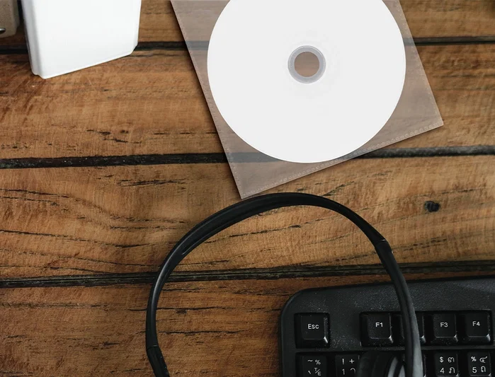 Q-connect Sobre para CD/DVD de polipropileno con solapa, pack de 50 unidades
