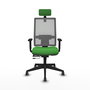 Silla de oficina Horna con mecanismo Sincro/Traslack tapizada con Tela color Verde y malla color Gris. Equipada con lumbar 1D, Brazos 1D, Cabecero 2D y Ruedas 65 mm parqué