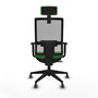 Silla de oficina Horna con mecanismo Sincro/Traslack tapizada con Tela color Verde y malla color Gris. Equipada con lumbar 1D, Brazos 1D, Cabecero 2D y Ruedas 65 mm parqué