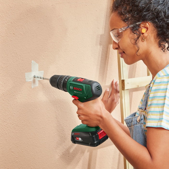 Bosch EasyImpact 18V-40 Taladro atornillador de impacto con 2 baterías de 2.0Ah, cargador y estuche