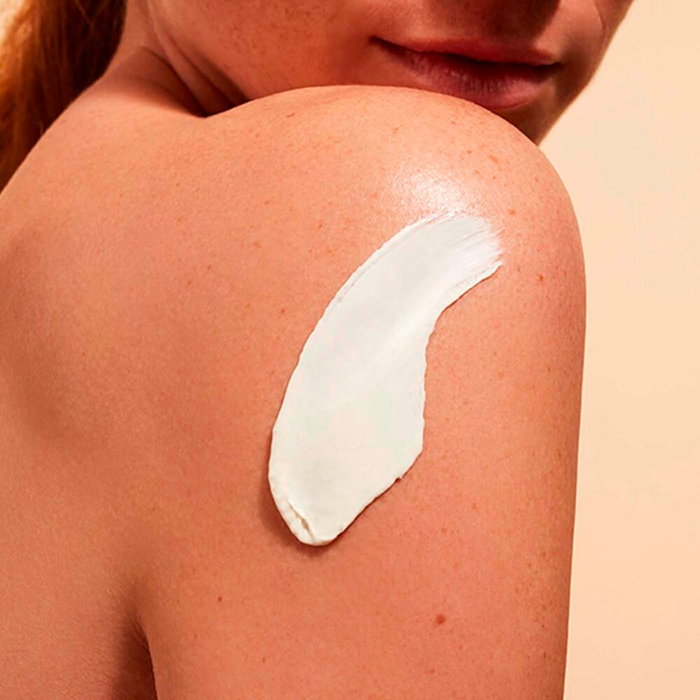 Clarins SOLAR Crema Corporal Protector Solar SPF50+ UVA/UVB Resistente al Agua 150 ml para Todo Tipo de Piel