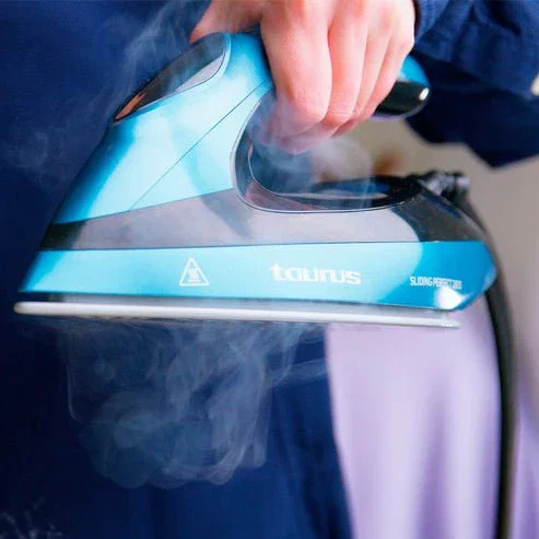 Taurus Sliding Perfect 2800 Centro de Planchado 2800W con Suela de Cerámica, Negro/Azul, Vapor 400g/min, Planchado Vertical, 1.5L, 5.5 Bar