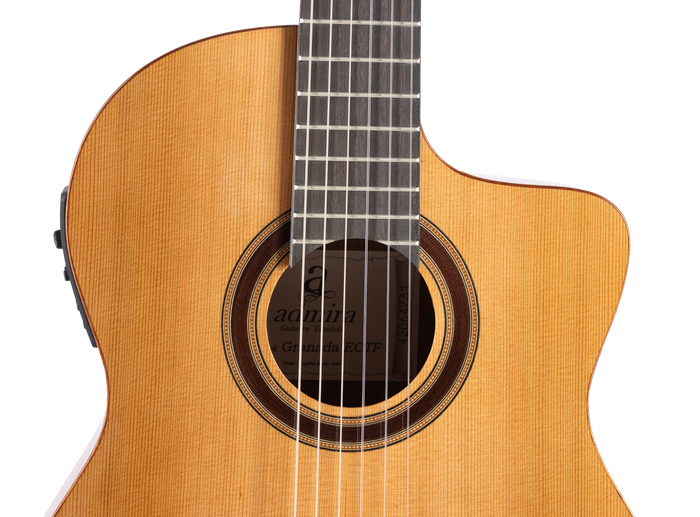 Guitarra Clásica Admira Granada Electrificada Fishman Cutaway Estrecha Serie Conservatorio