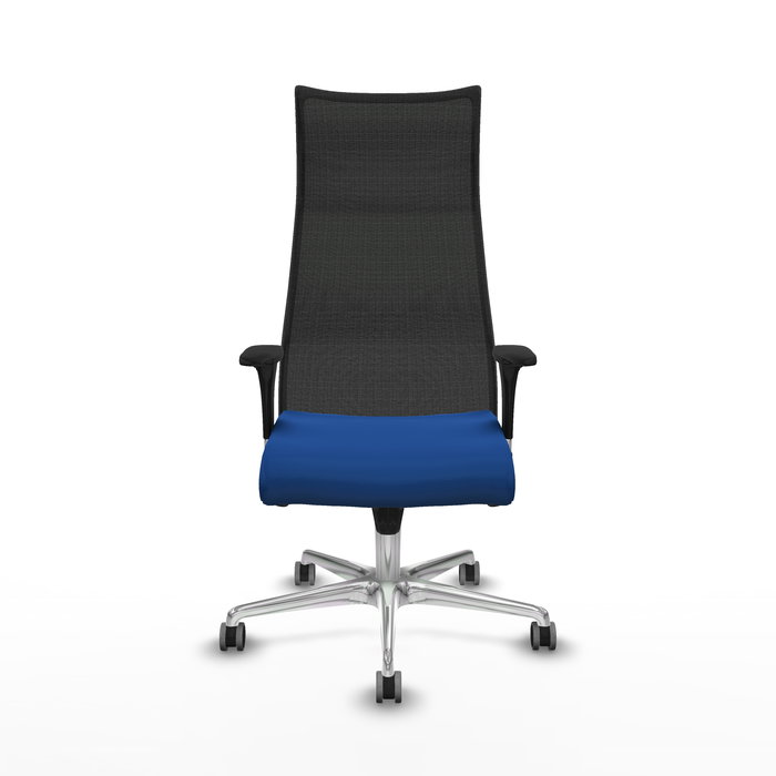 Sillón Albacete con mecanismo Sincro tapizada con Similpiel color Azul y malla color Negro. Equipado con Base aluminio, Brazos 1D y Ruedas 65 mm parqué