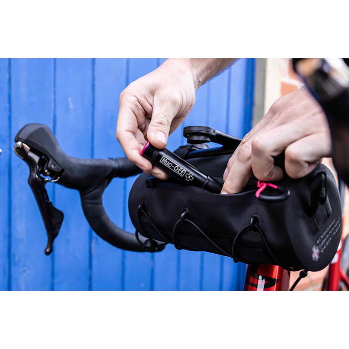 Muc-Off Bolsa de Manillar 2.4L, Poliéster Resistente al Agua, Ligera con Correa de Hombro