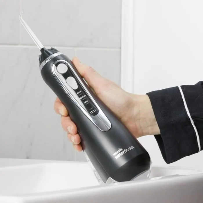 Waterpik WP-582 Irrigador Bucal Avanzado, Inalámbrico y Recargable con 3 Niveles de Presión y 4 Boquillas Incluidas