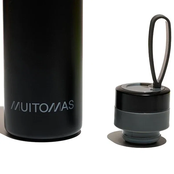 Muitomas WBOTTLELC500BK - Termo de acero inoxidable 500 ml, A prueba de fugas, Correa de silicona, Color negro
