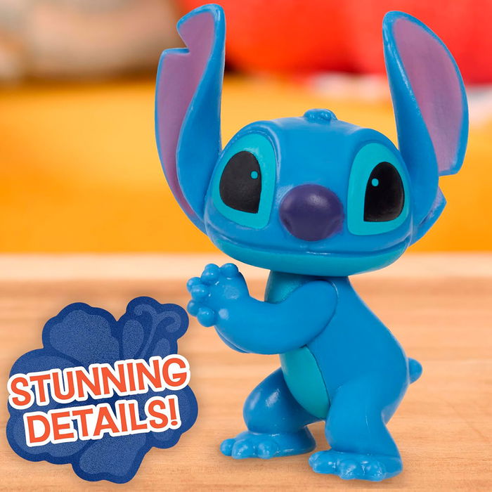 Just Play Disney 46112 - Set de 6 Figuras Coleccionables Stitch, Lilo & Scrump con 5 Accesorios como Tabla de Surf y Tocadiscos