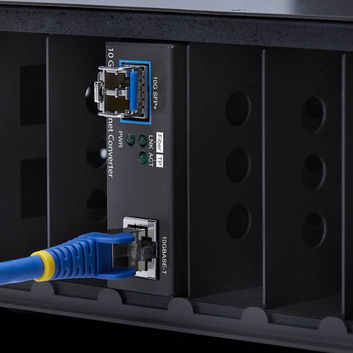 StarTech.com MCM10GSFP2 Conversor de Medios de Fibra 10GbE RJ45 SFP+