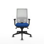 Silla de oficina Horna con mecanismo Sincro tapizada con Similpiel color Azul y malla color Blanco. Equipada con lumbar 1D, Brazos 1D y Ruedas 65 mm parqué